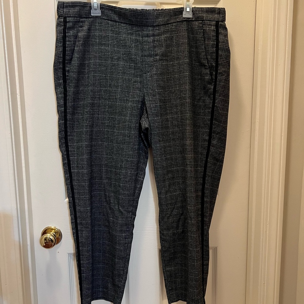 Old Navy Women's Black Plaid Ankle Pants